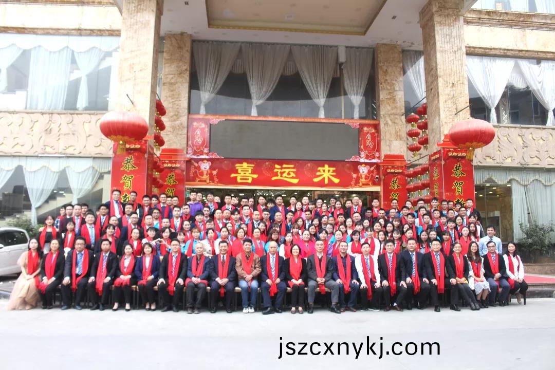 藍(lan)勃(bo)生物(wu)2019年(nian)度(du)錶彰暨(ji)2020新(xin)年糰(tuan)拜(bai)會(hui)隆(long)重(zhong)擧(ju)行